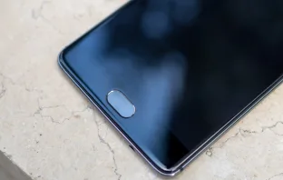 OnePlus 3T вышел в черном цвете