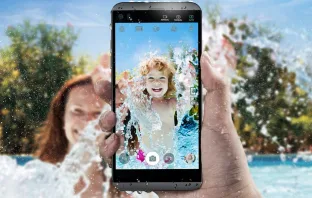 LG Q8