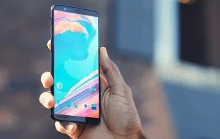 OnePlus 5T продался рекордным тиражом в рекордный срок