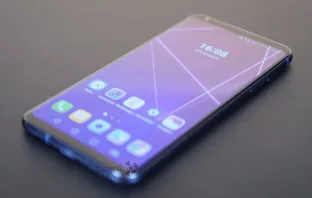 Смартфон LG V30+