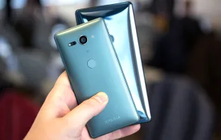Пристегнитесь: Sony обновила дизайн в Xperia XZ2 и XZ2 Compact