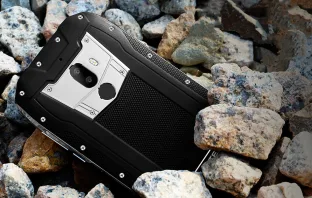 Oukitel WP5000 сбросили с моста и переехали машиной