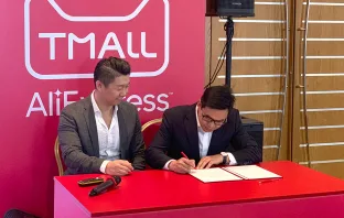 Huawei открывает фирменный магазин на Tmall