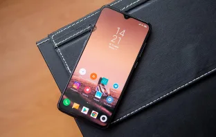 Обзор Xiaomi Mi 9 - самый неоднозначный флагман