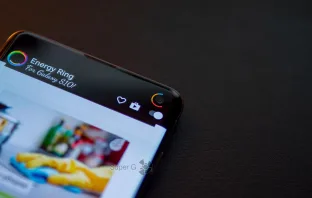Как сделать из дырки в экране Samsung Galaxy S10 индикатор заряда