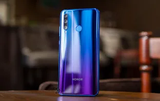 Обзор Honor 10i