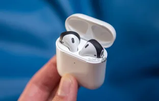AirPods выпадают из ушей. Что делать?