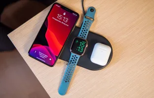 Беспроводная зарядка для iPhone, Apple Watch и AirPods