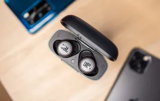 Обзор JBL Live 300 TWS