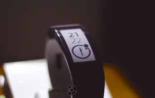 Обзор Sony SmartBand Talk SWR30