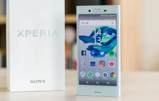 Sony меняет курс — «околофлагманов» больше не будет