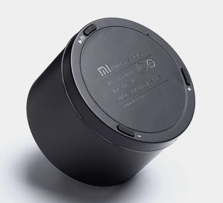 Кнопки управления колонкой Xiaomi Mini Bluetooth Speaker