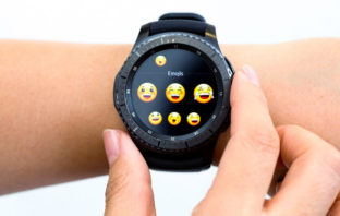 Умные часы Samsung получили совместимость с iOS