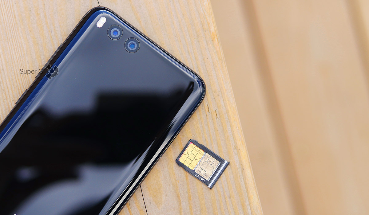 Xiaomi Mi6 и лоток под SIM-карты (две Nano SIM)