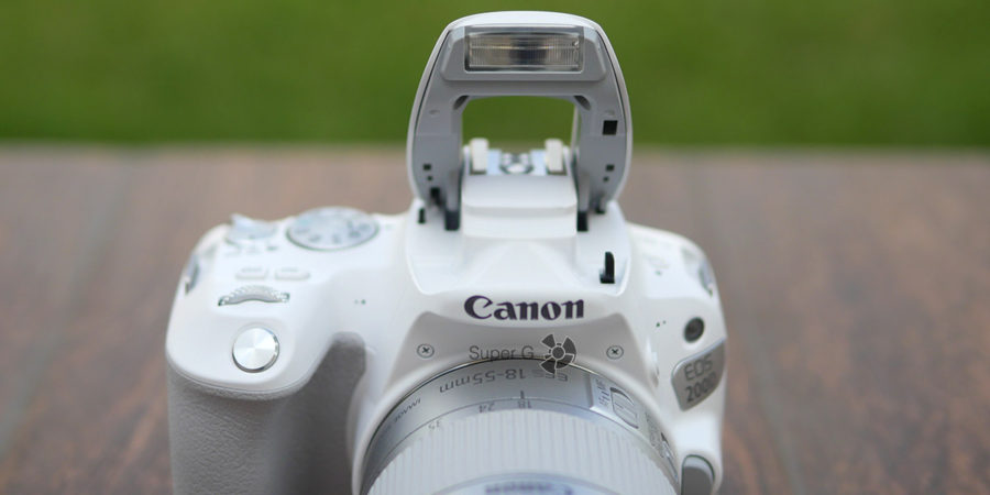 Встроенная вспышка Canon 200D