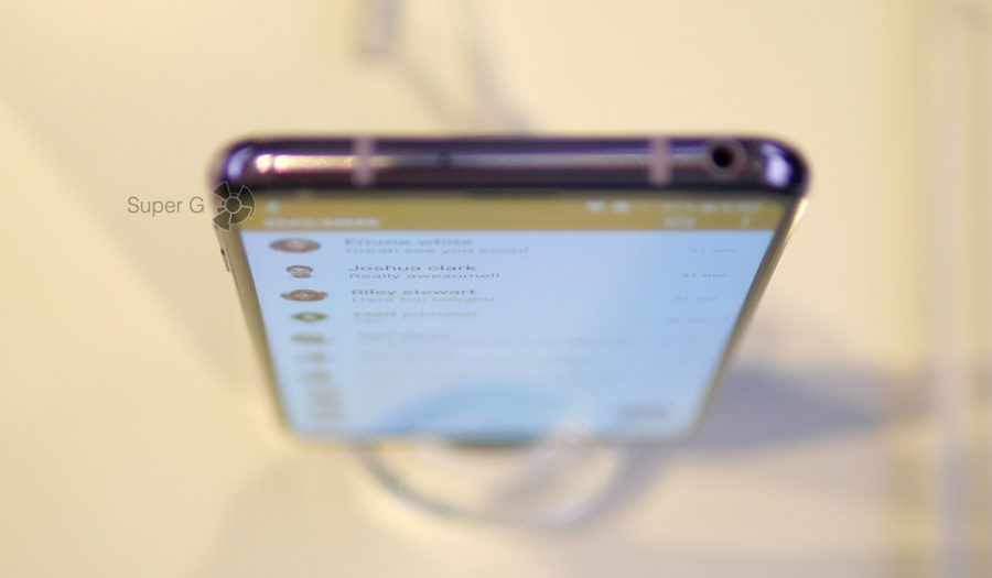 OLED-дисплей LG V30 отдаёт зеленым оттенком под углом