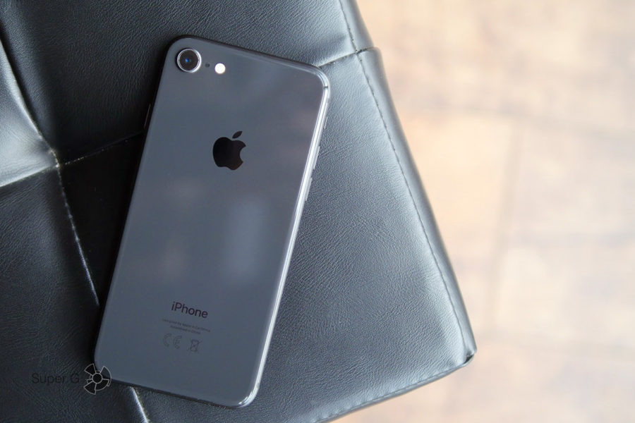 iPhone 8 - задняя спинка теперь из стекла. Замена стоит дорого!