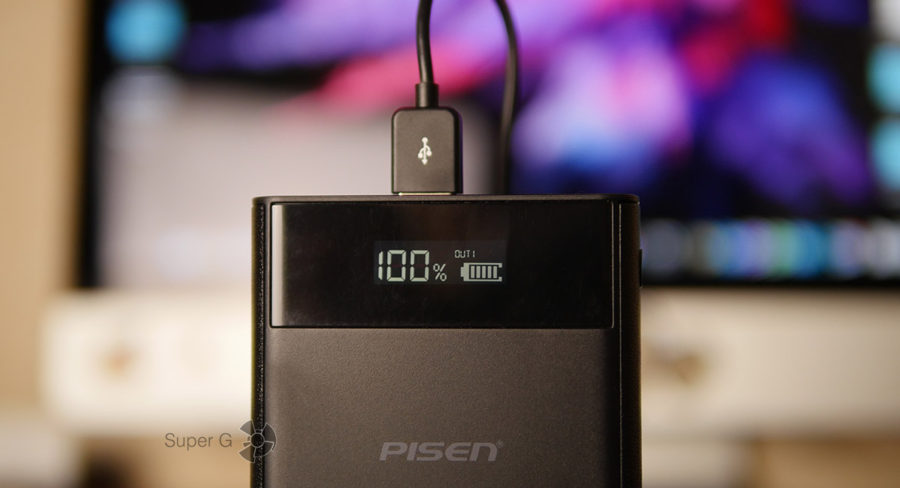 Pisen 20000 mAh имеет дисплей с отображением заряда в процентах и какой в данный момент порт активен