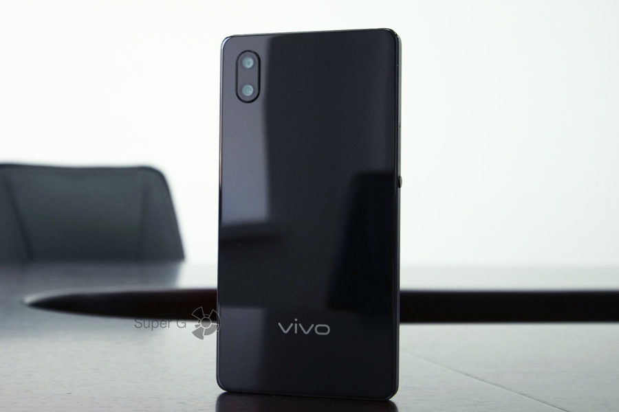 Безрамочный смартфон Vivo APEX