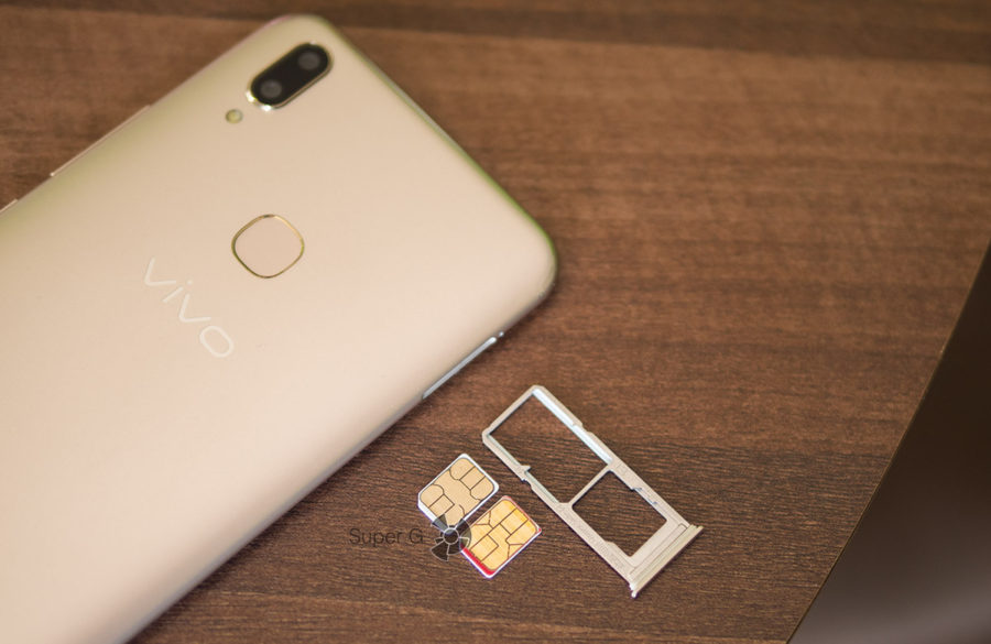 Vivo V9 имеет два лотка под SIM-карты и независимый слот под Micro SD