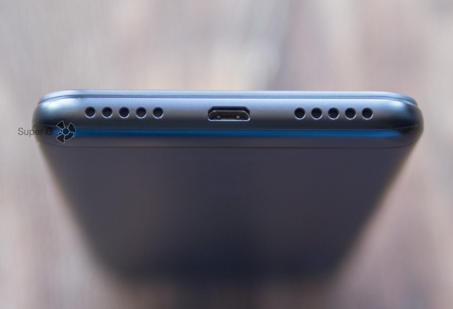 Порт Micro USB и динамик (справа на фото) Xiaomi Mi A2 Lite