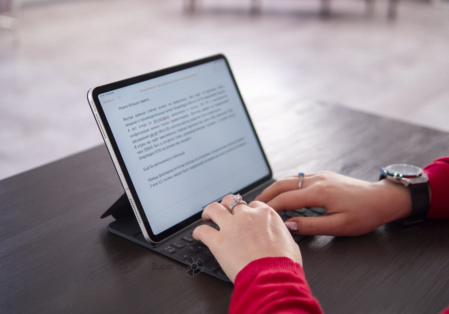 Печатаем на Apple iPad Pro 11 и клавиатуре-чехле Smart Keyboard Folio