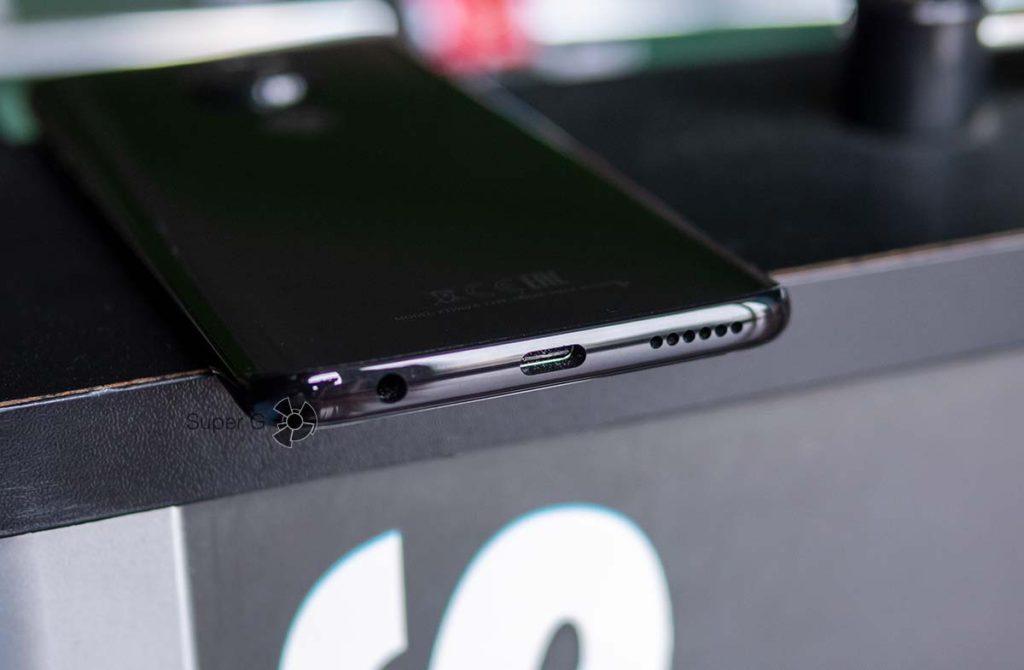 Motorola Moto G7 имеет все нужные разъёмы мини-джек и USB-C