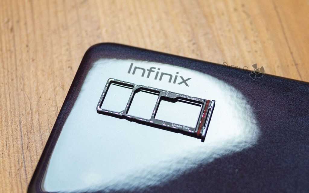 Слот для двух Nano SIM-карт и карточки Micro SD