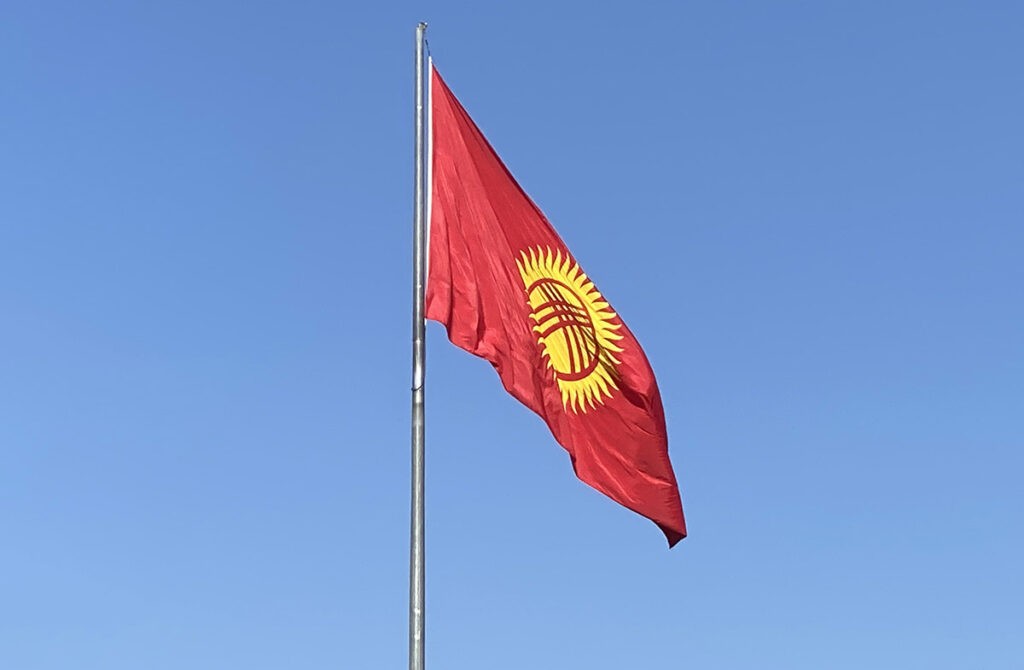 Флаг Кыргызстана Киргизии в Бишкеке