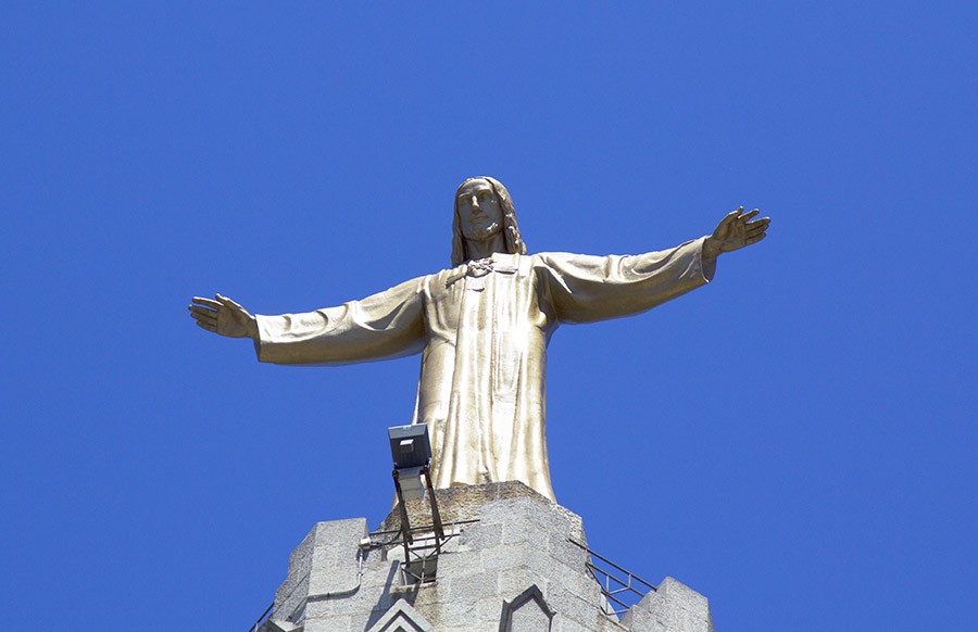 Статуя Иисуса Христа на горе Тибидабо